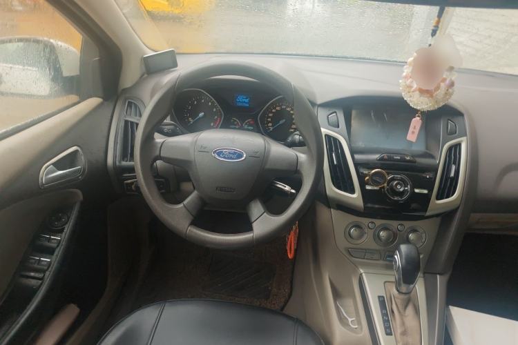 Used Ford Focus 2012 Sedan 1.6L Automatic Comfort Model Steering Wheel