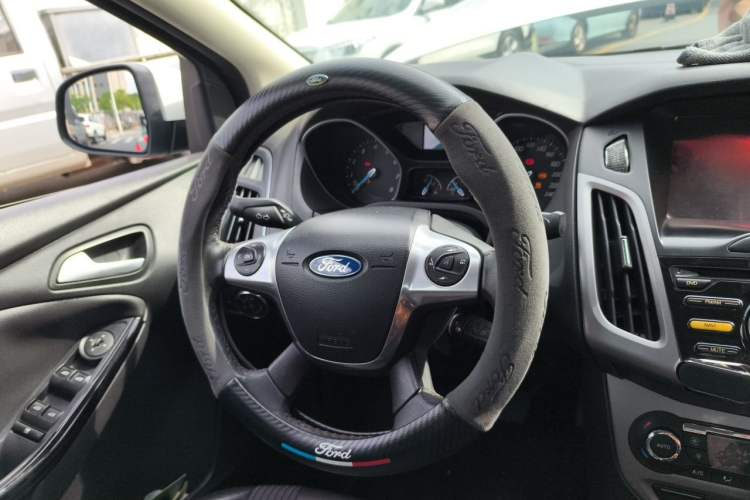 Used Ford Focus 2012 Sedan 1.6L Automatic Fashion Edition Steering Wheel