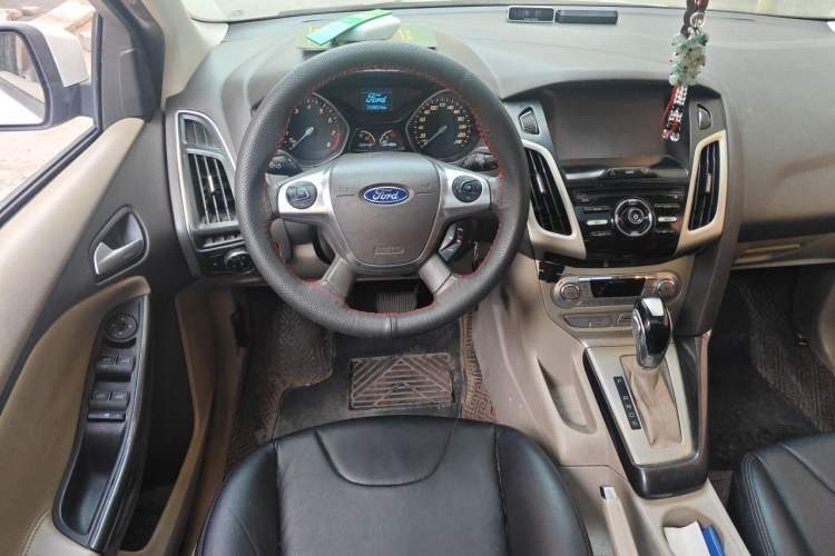 Used Ford Focus 2012 Hatchback 1.6L Automatic Fashion Edition Steering Wheel