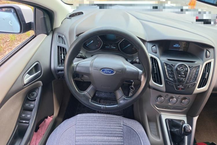 Used Ford Focus 2012 Sedan 1.6L Manual Comfort Model Steering Wheel