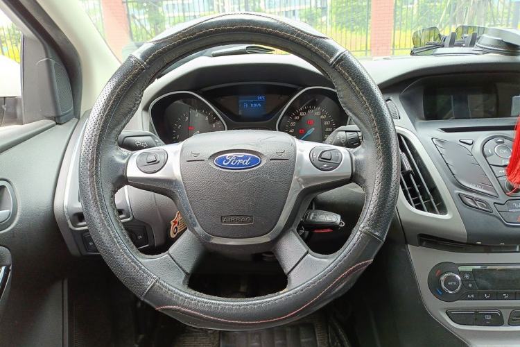 Used Ford Focus 2012 Sedan 1.6L Manual Fashion Edition Steering Wheel