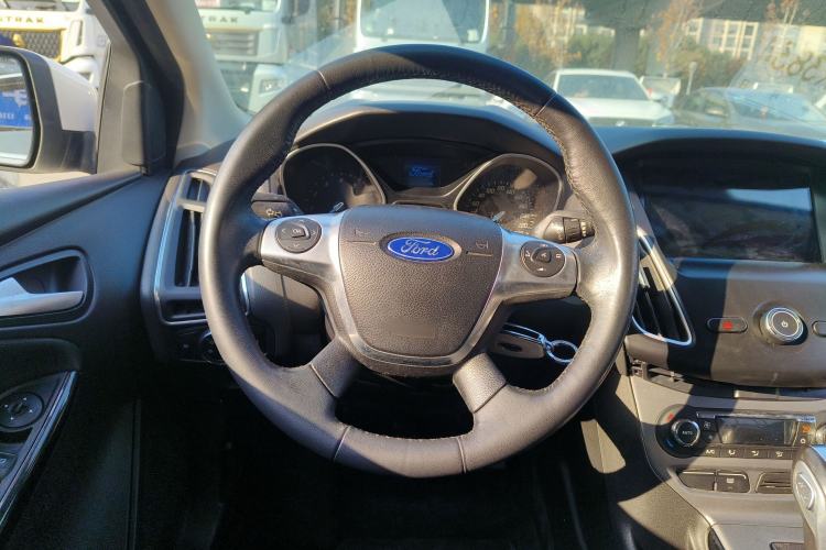 Used Ford Focus 2012 Sedan 1.6L Automatic Fashion Edition Steering Wheel