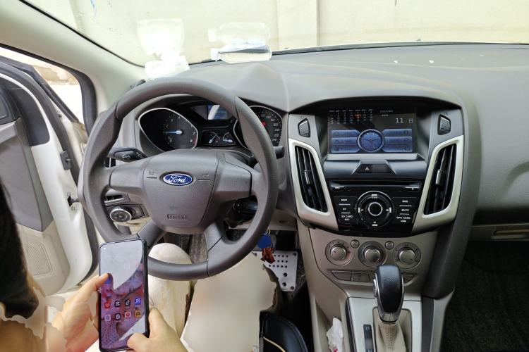 Used Ford Focus 2012 Sedan 1.6L Automatic Comfort Model Steering Wheel