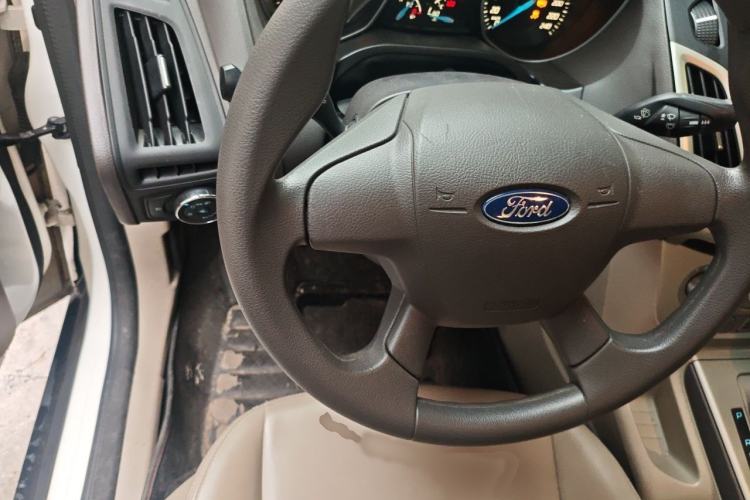 Used Ford Focus 2012 Sedan 1.6L Automatic Comfort Model Steering Wheel
