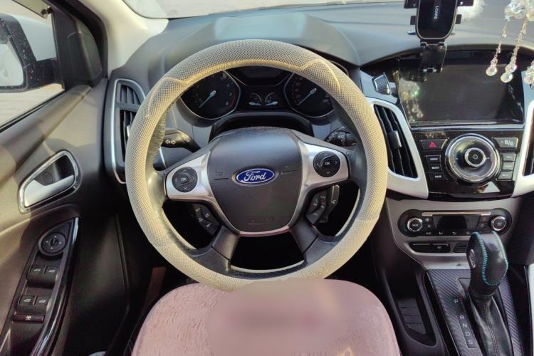 Used Ford Focus 2012 Hatchback 1.6L Automatic Fashion Edition Steering Wheel