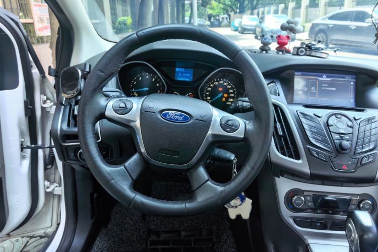 Used Ford Focus 2012 Sedan 1.6L Automatic Fashion Edition Steering Wheel