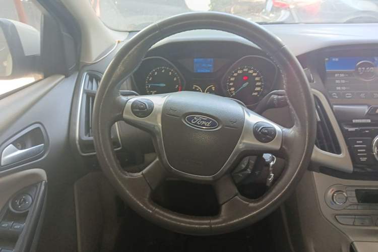 Used Ford Focus 2012 Sedan 1.6L Automatic Fashion Edition Steering Wheel