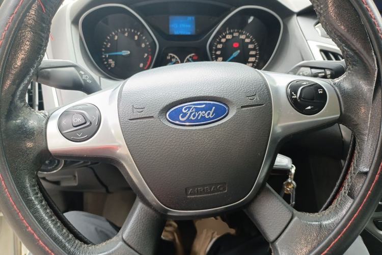 Used Ford Focus 2012 Sedan 1.6L Manual Fashion Edition Steering Wheel