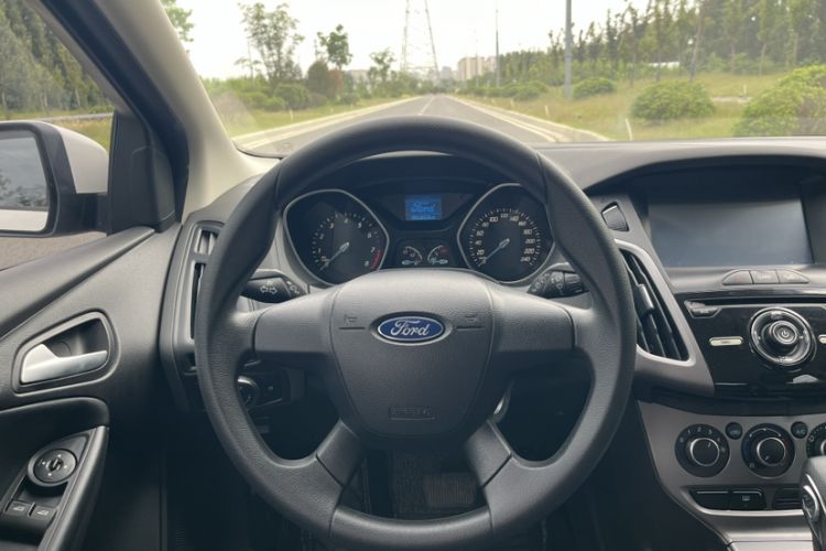 Used Ford Focus 2012 Hatchback 1.6L Automatic Comfort Model Steering Wheel