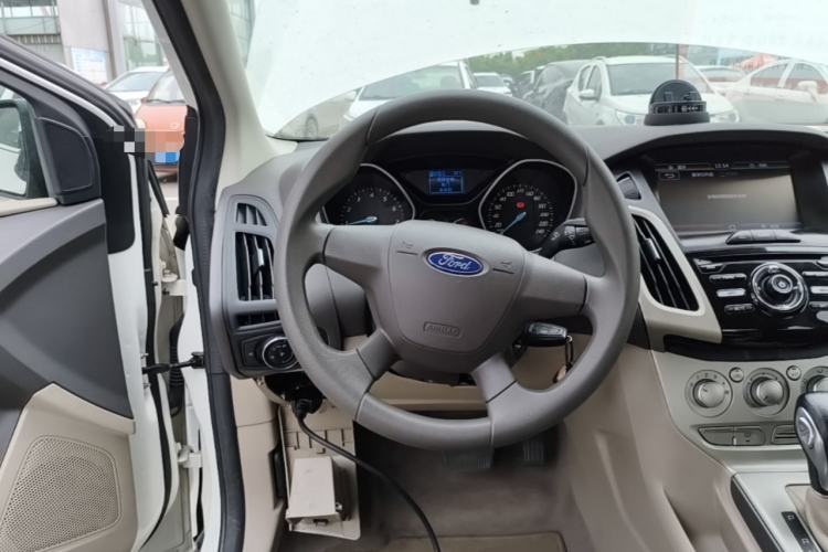 Used Ford Focus 2012 Sedan 1.6L Automatic Comfort Model Steering Wheel