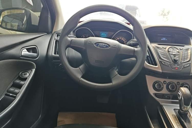Used Ford Focus 2012 Hatchback 1.6L Automatic Comfort Model Steering Wheel