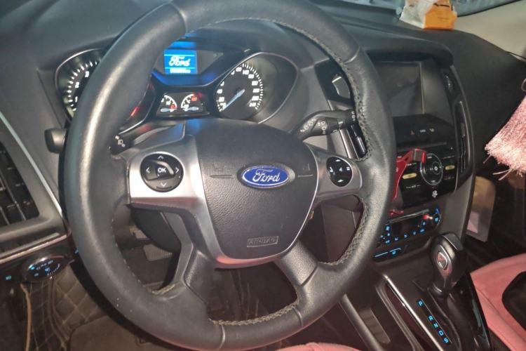 Used Ford Focus 2012 Hatchback 1.6L Automatic Fashion Edition Steering Wheel