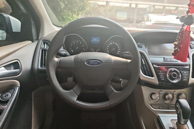 Used Ford Focus 2012 Sedan 1.6L Automatic Comfort Model Steering Wheel