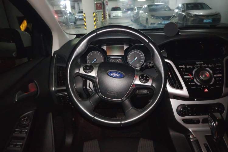 Used Ford Focus 2012 Hatchback 2.0L Automatic Luxury Sport Model Steering Wheel