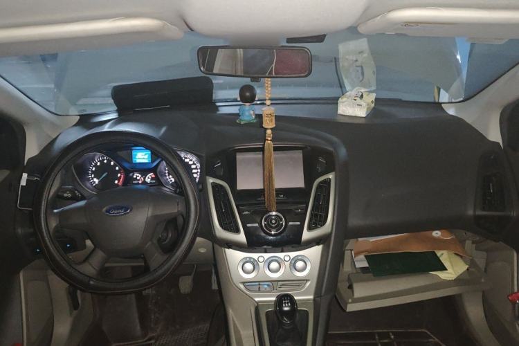Used Ford Focus 2012 Sedan 1.6L Manual Comfort Model Steering Wheel
