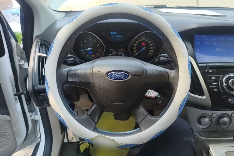 Used Ford Focus 2012 Sedan 1.6L Automatic Comfort Model Steering Wheel