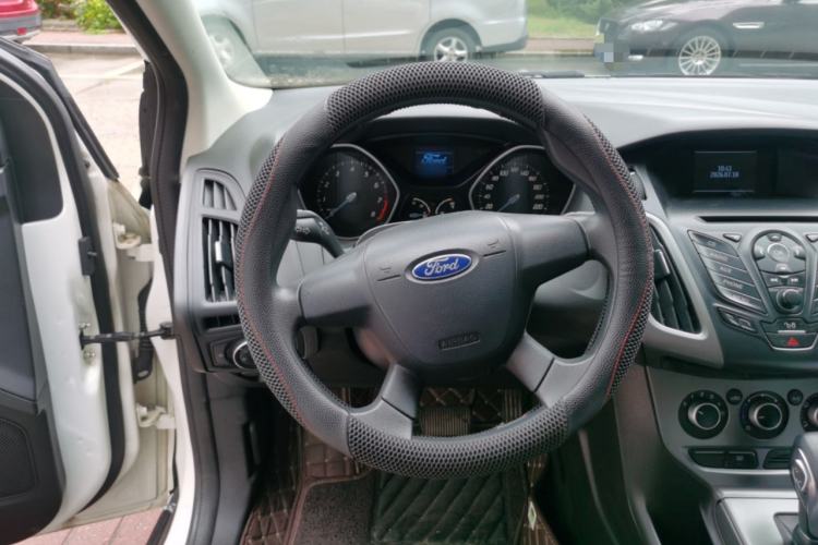 Used Ford Focus 2012 Hatchback 1.6L Automatic Comfort Model Steering Wheel