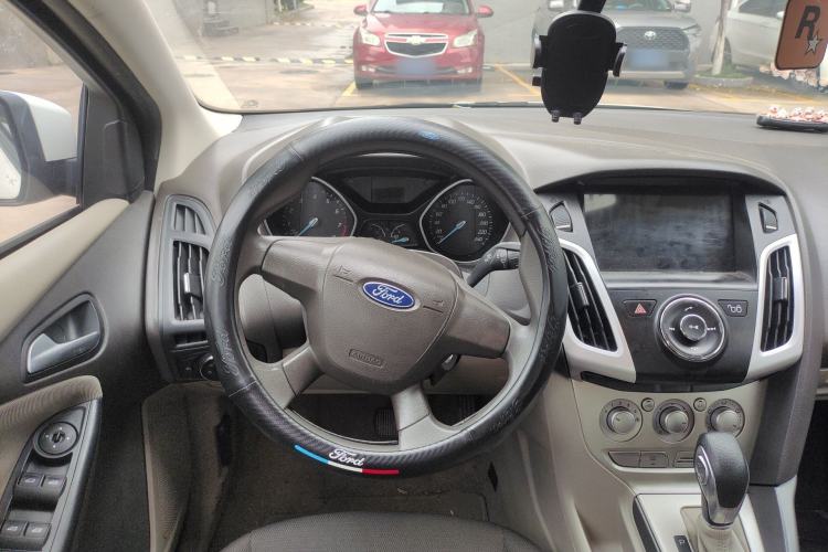 Used Ford Focus 2012 Sedan 1.6L Automatic Comfort Model Steering Wheel