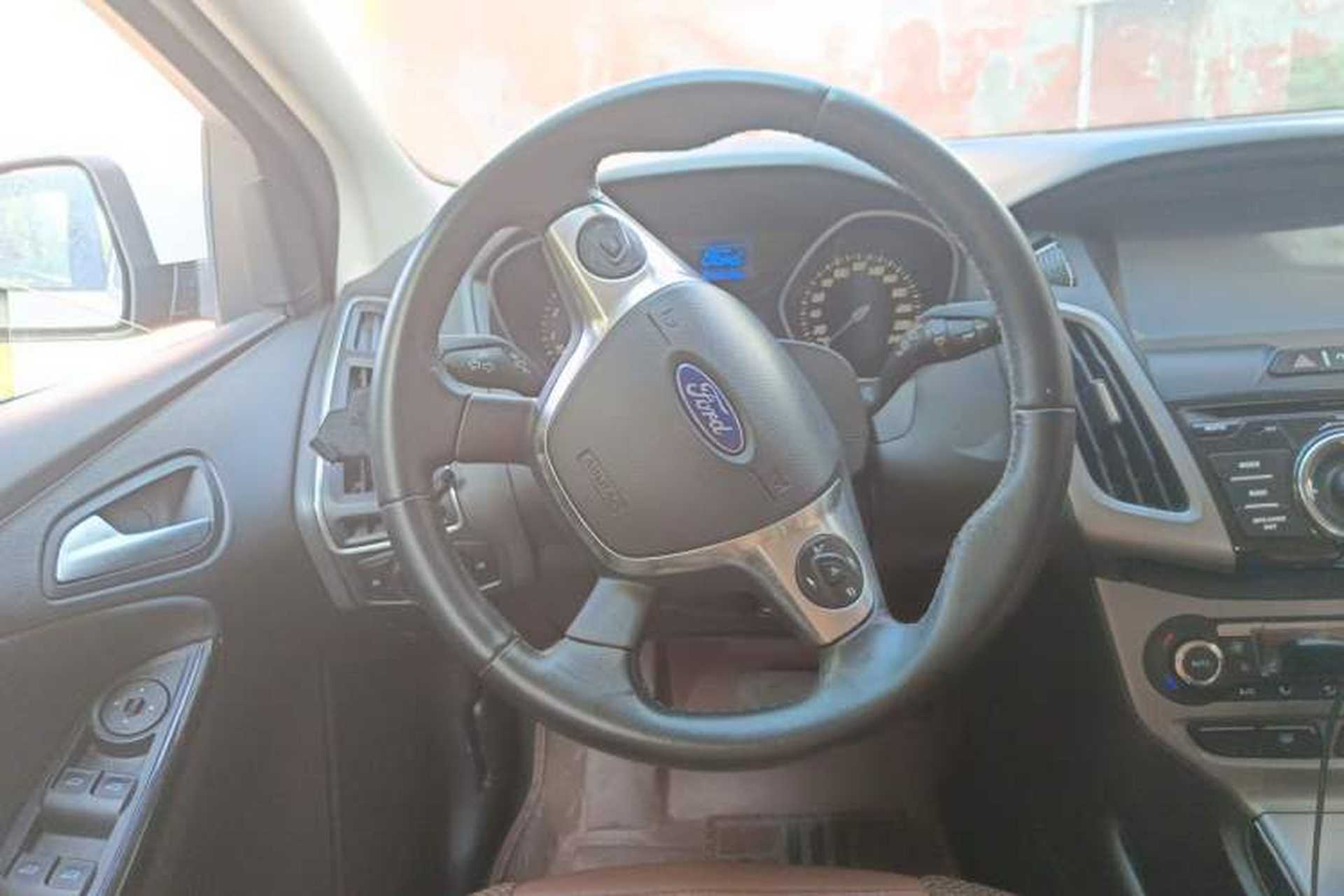 Used Ford Focus 2012 Hatchback 1.6L Automatic Fashion Edition Steering Wheel