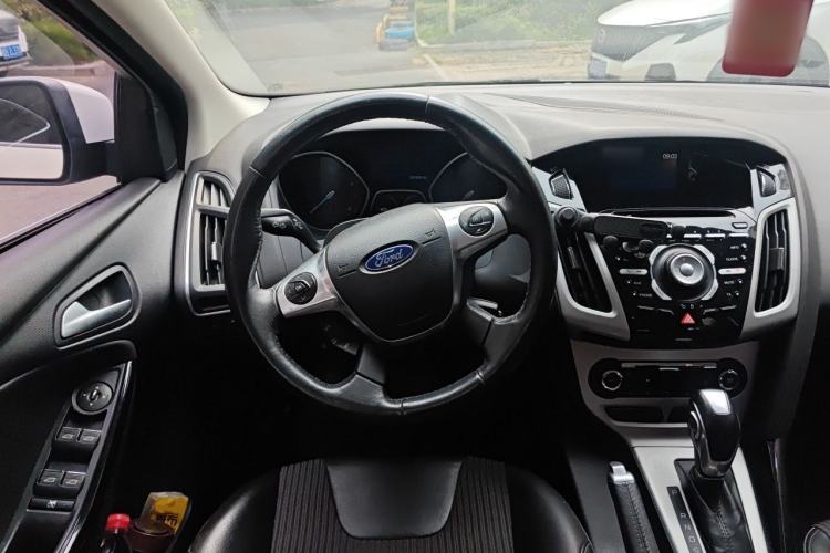 Used Ford Focus 2012 Hatchback 2.0L Automatic Luxury Sport Model Steering Wheel