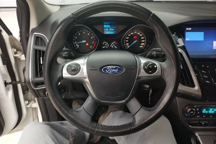 Used Ford Focus 2012 Hatchback 1.6L Automatic Fashion Edition Steering Wheel