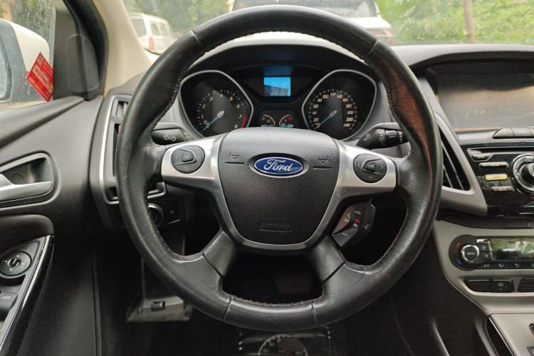 Used Ford Focus 2012 Sedan 1.6L Automatic Fashion Edition Steering Wheel