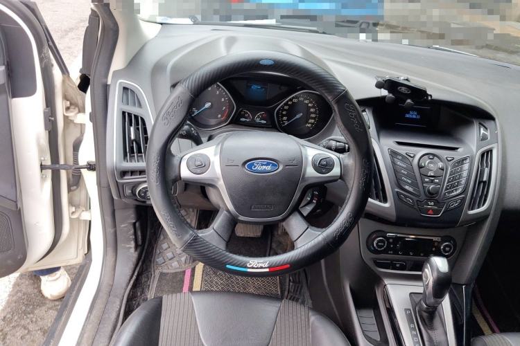 Used Ford Focus 2012 Hatchback 1.6L Automatic Fashion Edition Steering Wheel