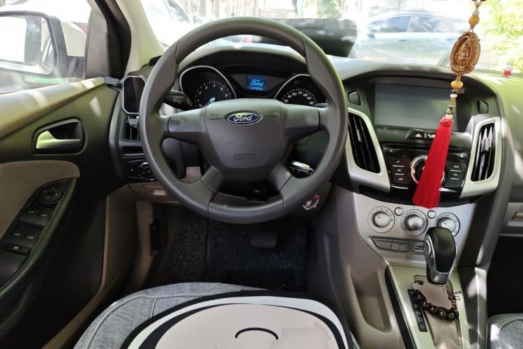 Used Ford Focus 2012 Sedan 1.6L Automatic Comfort Model Steering Wheel