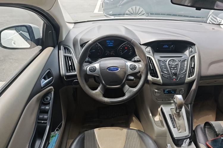 Used Ford Focus 2012 Sedan 1.6L Automatic Fashion Edition Steering Wheel