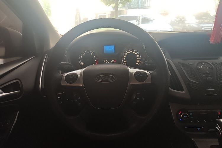 Used Ford Focus 2012 Sedan 1.6L Automatic Fashion Edition Steering Wheel