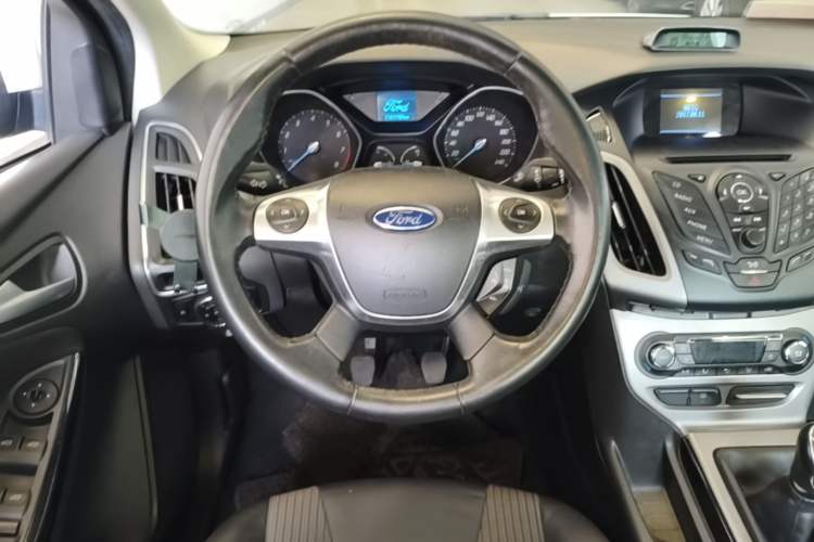 Used Ford Focus 2012 Sedan 1.6L Manual Fashion Edition Steering Wheel