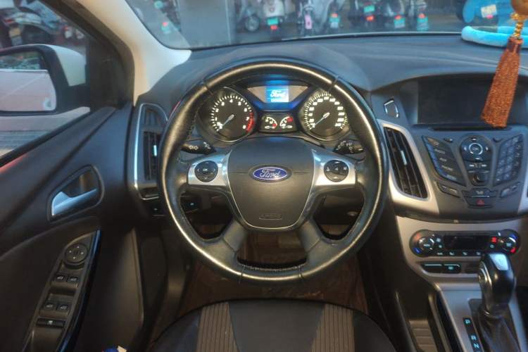 Used Ford Focus 2012 Hatchback 1.6L Automatic Fashion Edition Steering Wheel