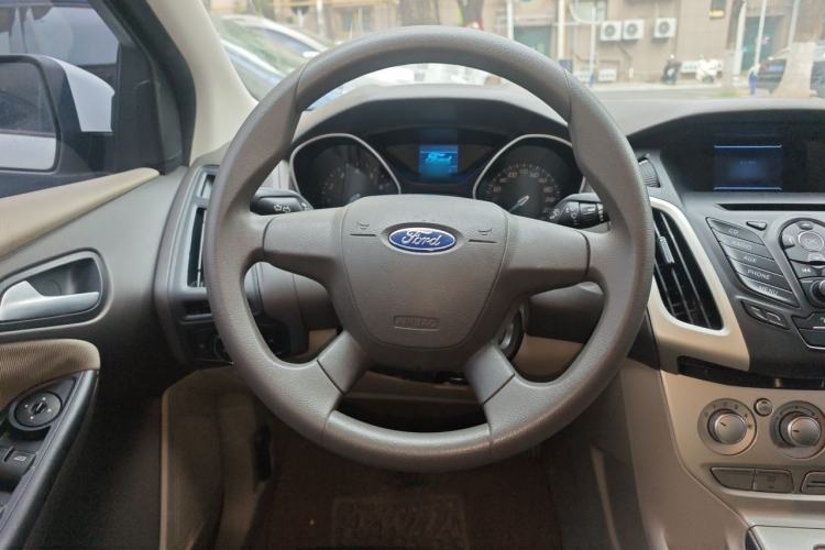 Used Ford Focus 2012 Sedan 1.6L Automatic Comfort Model Steering Wheel