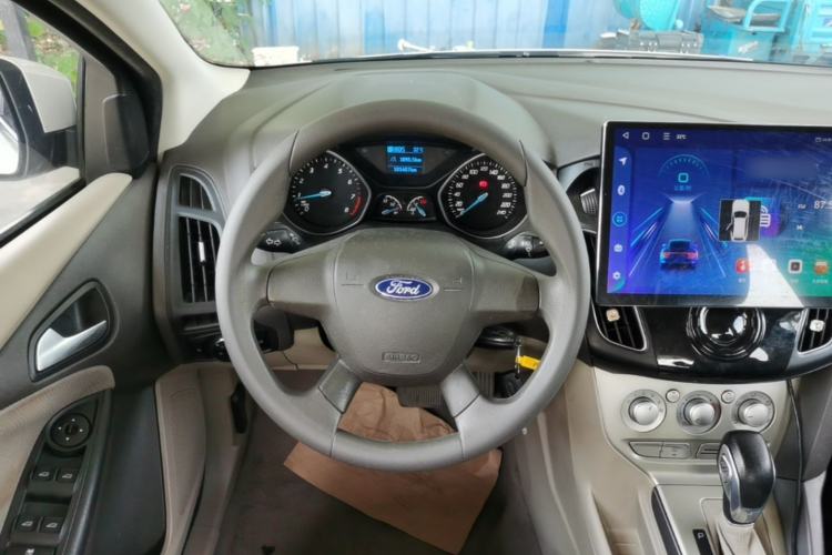 Used Ford Focus 2012 Sedan 1.6L Automatic Comfort Model Steering Wheel