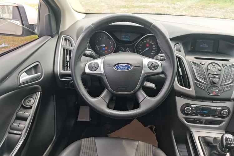 Used Ford Focus 2012 Sedan 1.6L Manual Fashion Edition Steering Wheel