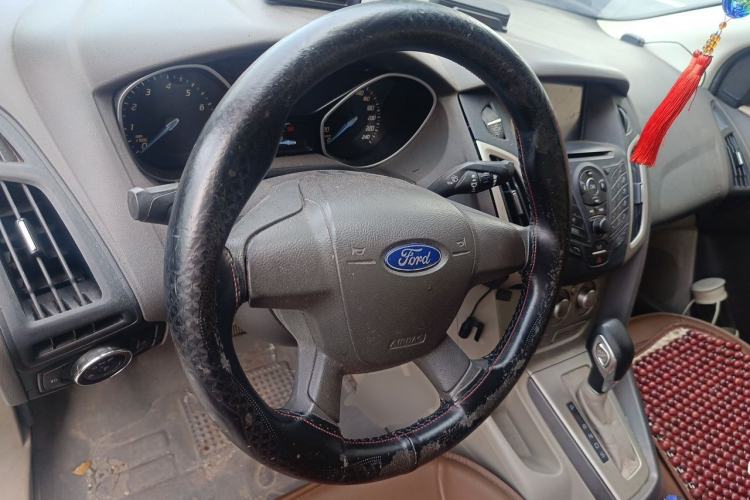 Used Ford Focus 2012 Sedan 1.6L Automatic Comfort Model Steering Wheel