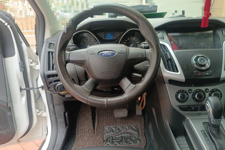 Used Ford Focus 2012 Hatchback 1.6L Automatic Comfort Model Steering Wheel