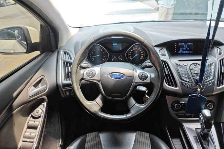 Used Ford Focus 2012 Hatchback 1.6L Automatic Fashion Edition Steering Wheel