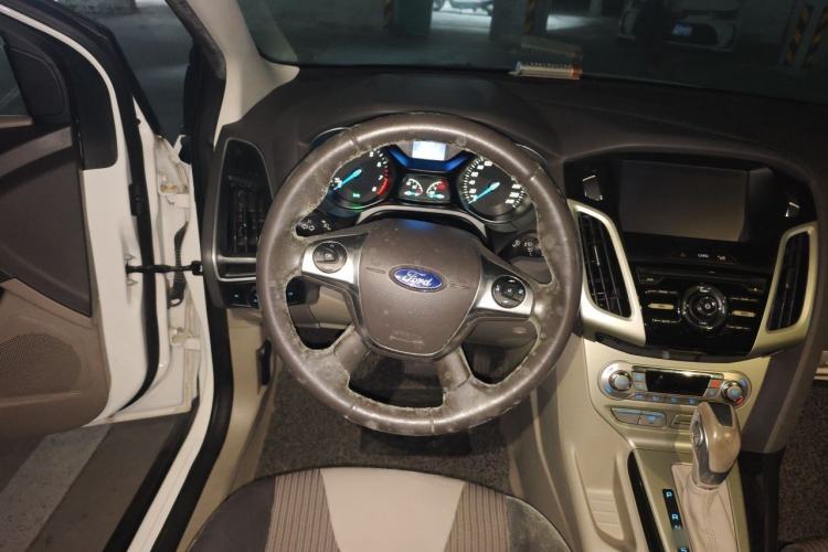 Used Ford Focus 2012 Sedan 1.6L Automatic Fashion Edition Steering Wheel