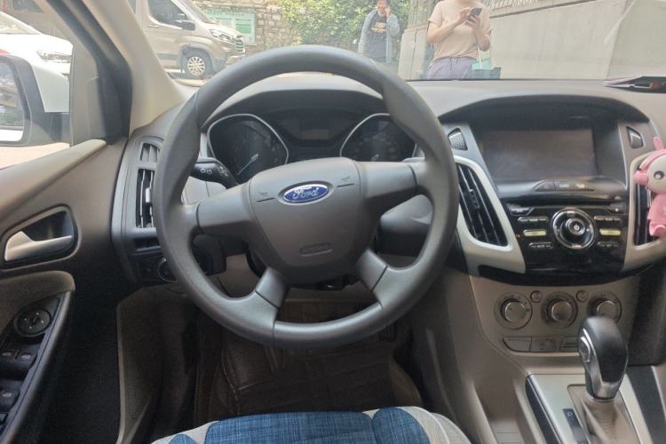 Used Ford Focus 2012 Sedan 1.6L Automatic Comfort Model Steering Wheel