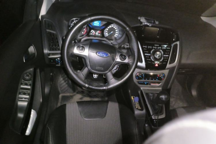 Used Ford Focus 2012 Sedan 1.6L Manual Fashion Edition Steering Wheel