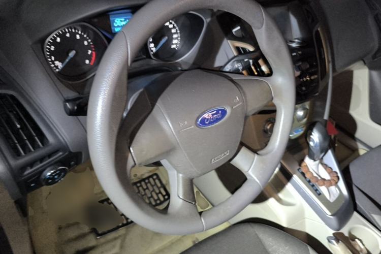 Used Ford Focus 2012 Sedan 1.6L Automatic Comfort Model Steering Wheel