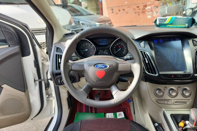 Used Ford Focus 2012 Sedan 1.6L Manual Comfort Model Steering Wheel