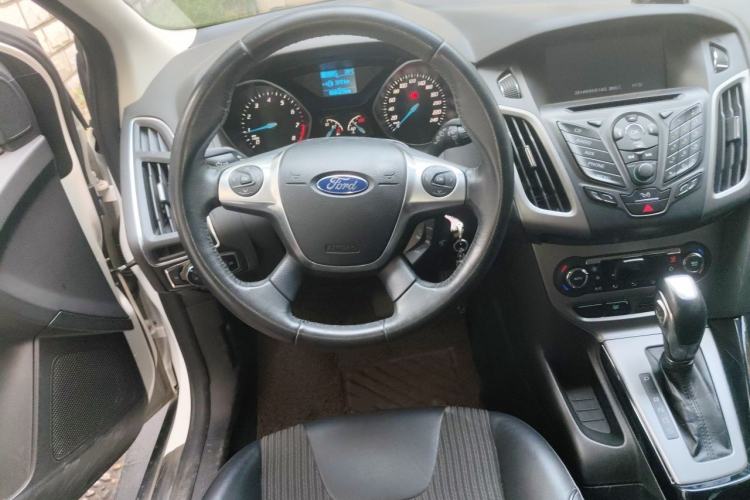 Used Ford Focus 2012 Hatchback 1.6L Automatic Fashion Edition Steering Wheel
