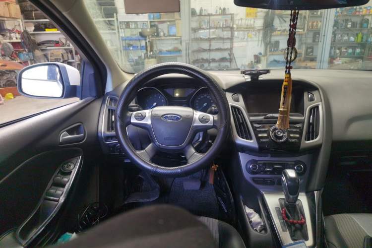 Used Ford Focus 2012 Hatchback 1.6L Automatic Fashion Edition Steering Wheel