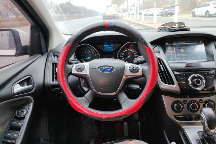 Used Ford Focus 2012 Hatchback 1.6L Automatic Comfort Model Steering Wheel