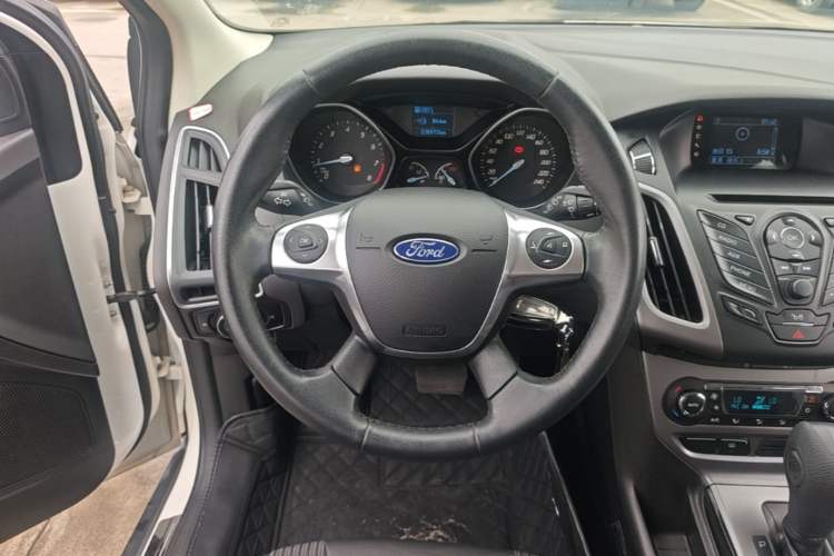 Used Ford Focus 2012 Hatchback 1.6L Automatic Fashion Edition Steering Wheel