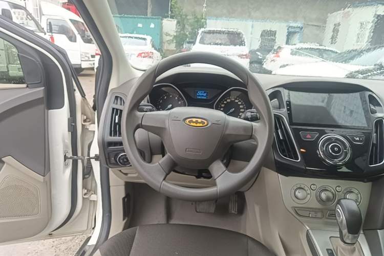 Used Ford Focus 2012 Sedan 1.6L Automatic Comfort Model Steering Wheel