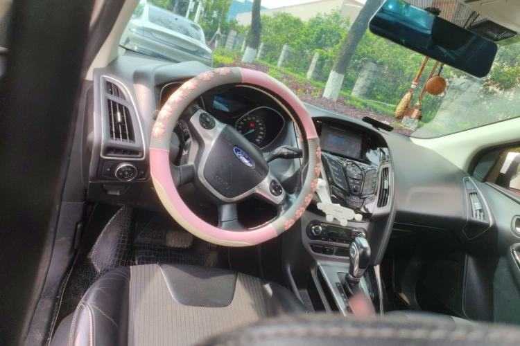 Used Ford Focus 2012 Hatchback 1.6L Automatic Fashion Edition Steering Wheel