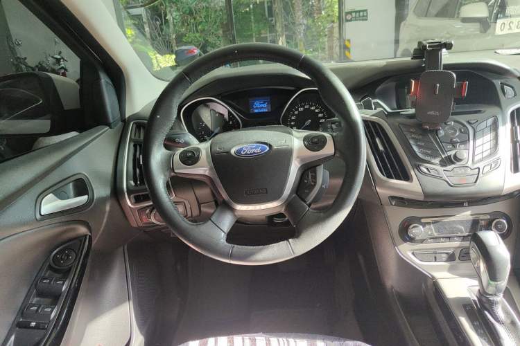 Used Ford Focus 2012 Sedan 1.6L Automatic Fashion Edition Steering Wheel